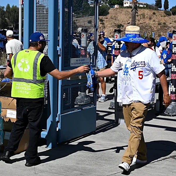 100 degrees makes NLDS Game 1 the 2nd-hottest in Dodgers postseason history