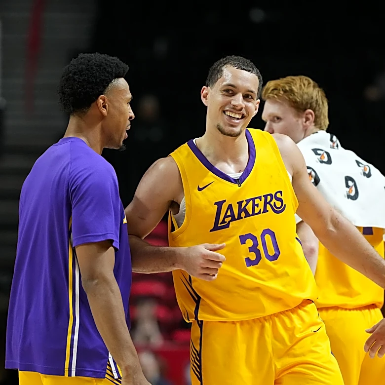 Lakers Training Camp Notebook: Chris Mañon ‘fantastic’ in practice