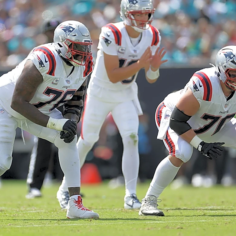 Patriots fans see problem with offensive line