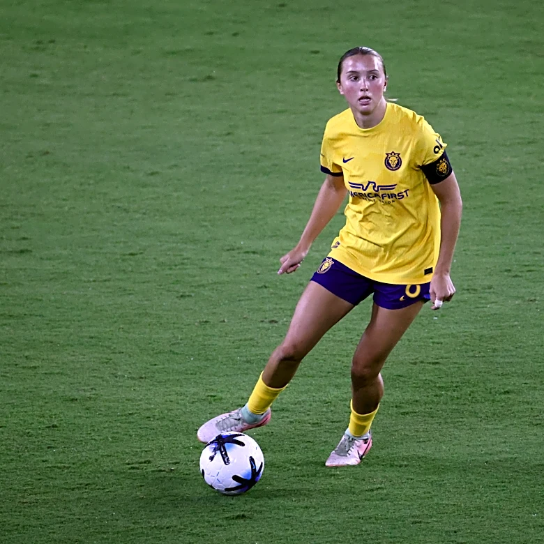 USWNT head coach Emma Hayes has called up Utah Royals defender Kate Del Fava to replace injured Naomi Girma, set to take on No. 1 ranked Spain