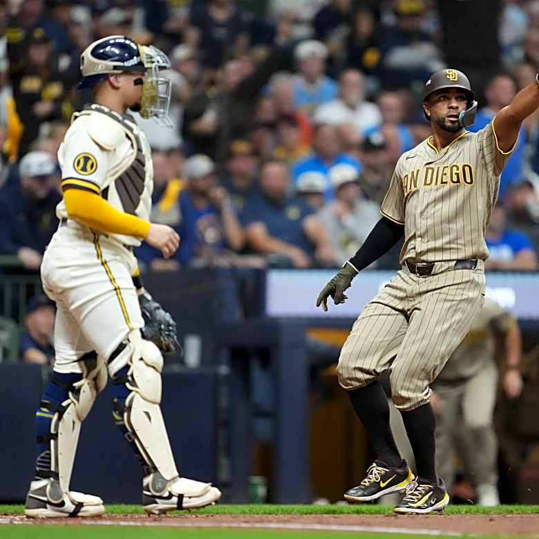 Game 166: San Diego Padres at Milwaukee Brewers – NL Division Series – Game 2