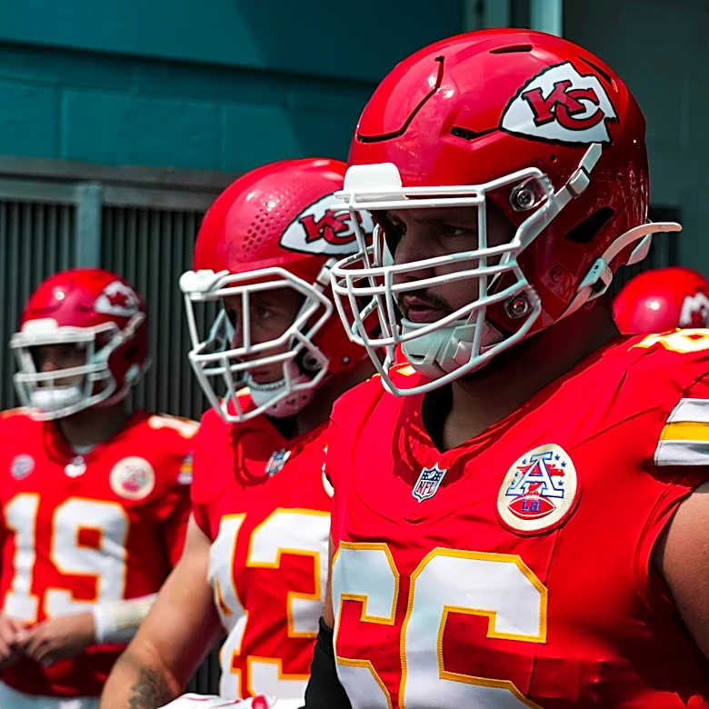 Chiefs-Raiders: Mike Caliendo starts over Kingsley Suamataia