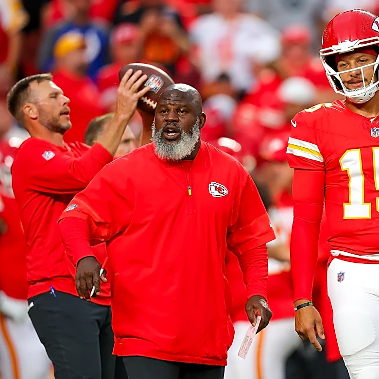 ‘Frustration and competitiveness’ shown on Chiefs’ sideline in Vegas