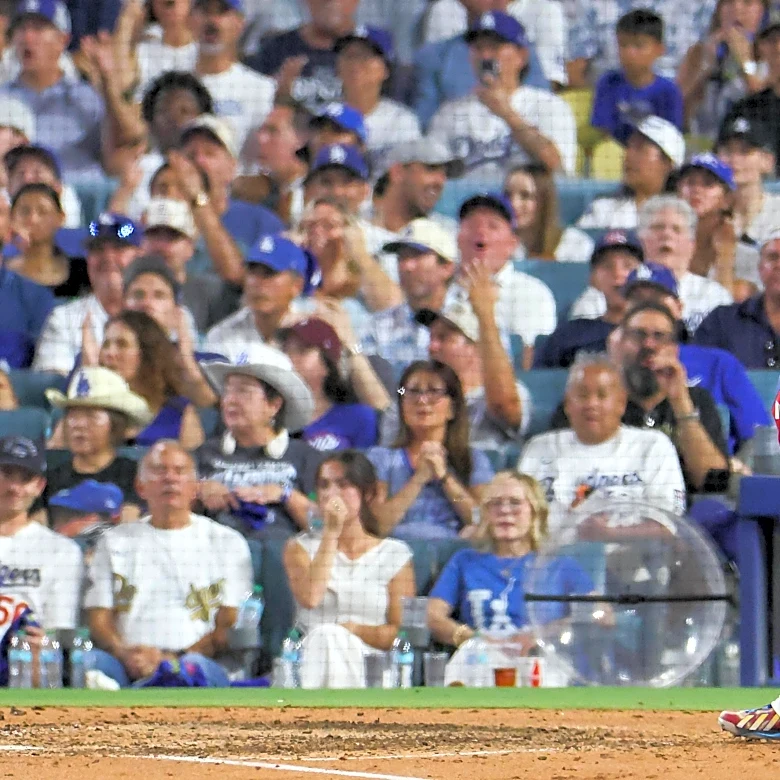 Braves bullpen leaves Dodgers fit to be tied in NLDS Game 2