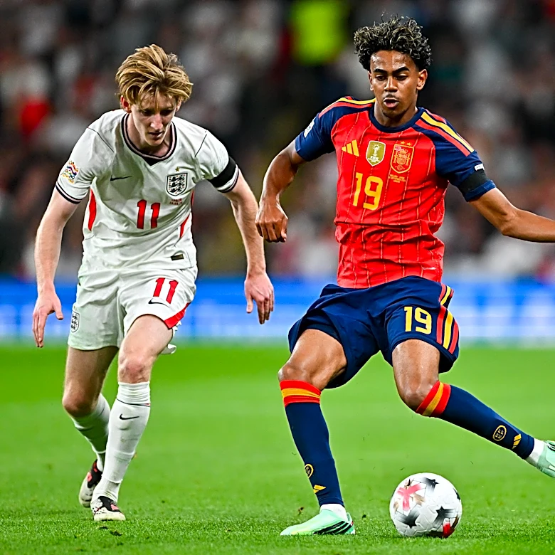 ‘What a footballer’ – Anthony Gordon compared to Lamine Yamal by Santi Denia