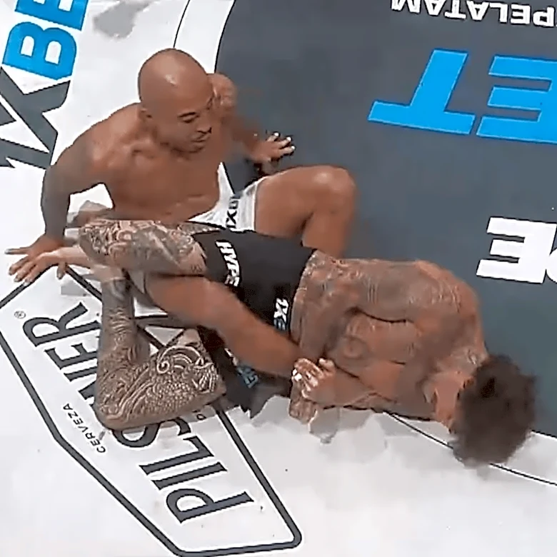 Video: Jose Aldo escapes heel hook, grappling match with Marlon Vera ends in draw