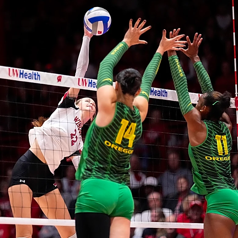 Oregon Volleyball Takes The Weekend With A 3-1 Win Over Illinois