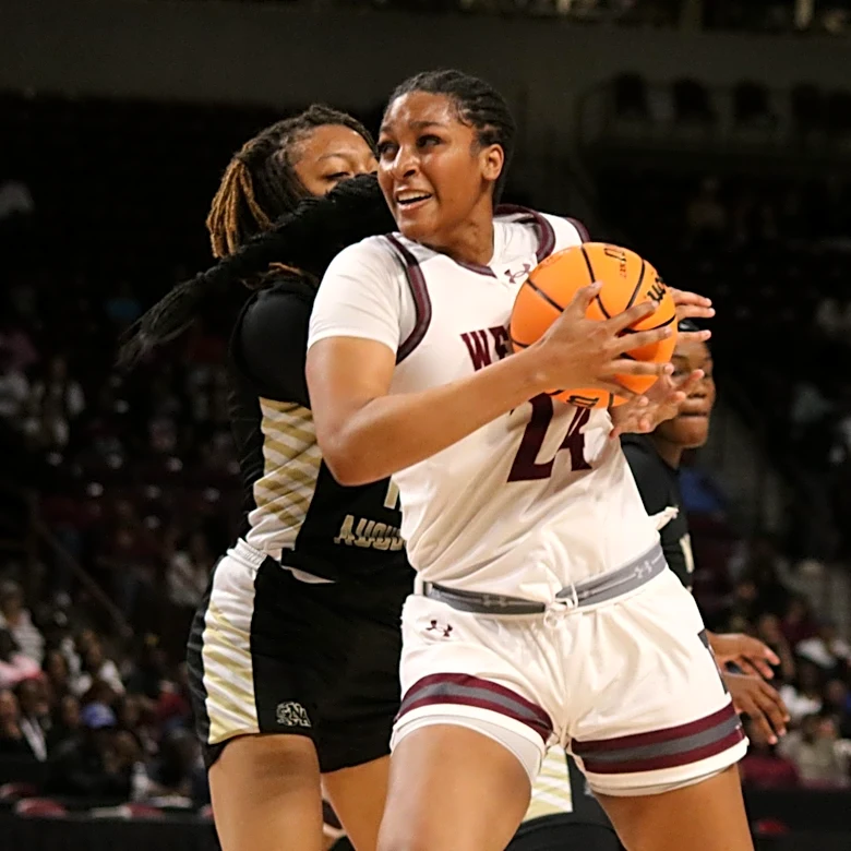 Hawkeye Women Land Athletic Center Khalia Hartwell From 2027 Class