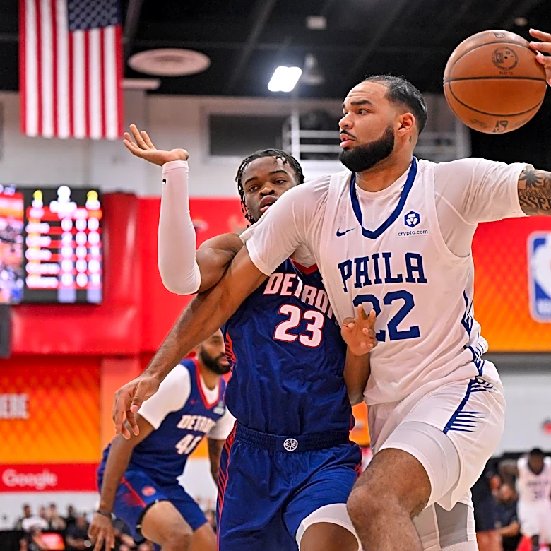 Bucks sign Johni Broome to training camp roster