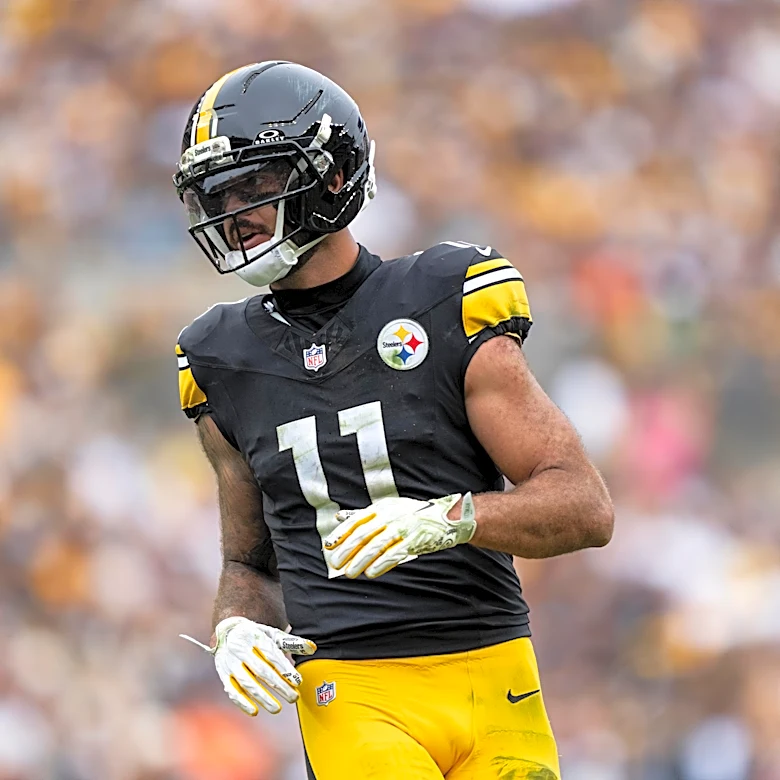 Steelers WR Michael Pittman Jr. spotted using scooter after aggravating foot injury