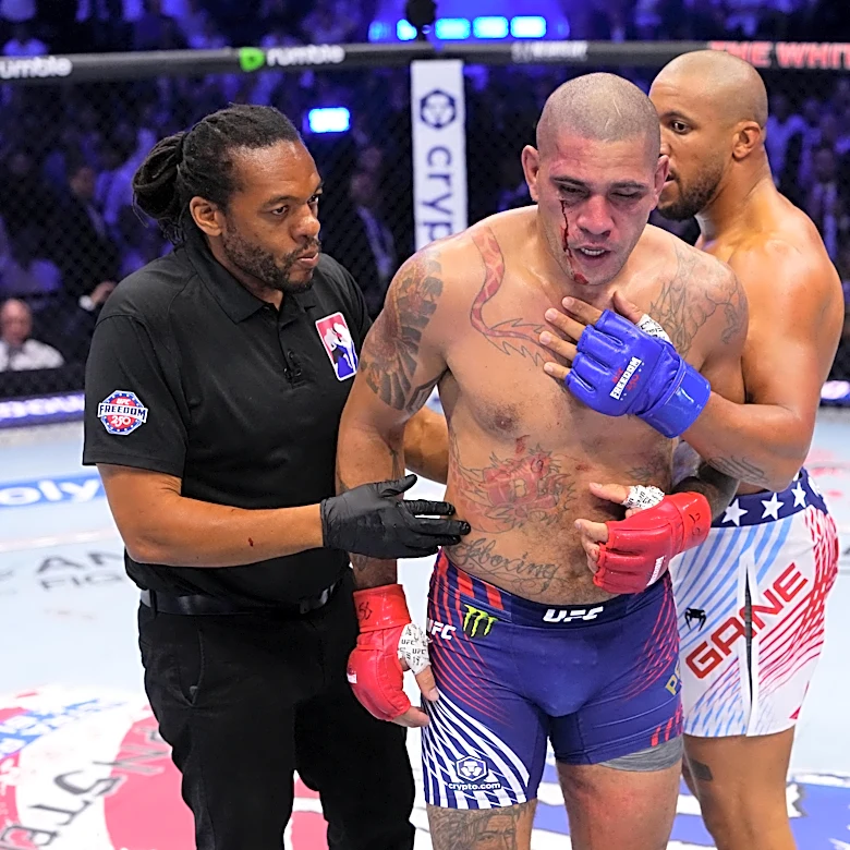 Veteran coach thinks Alex Pereira just too small for heavyweight: ‘Can he take the power?’