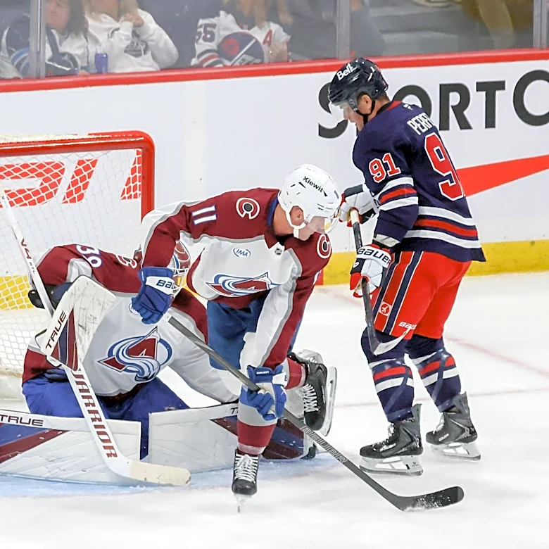 Recap: Avs lose 3-2 to Jets on last minute goal