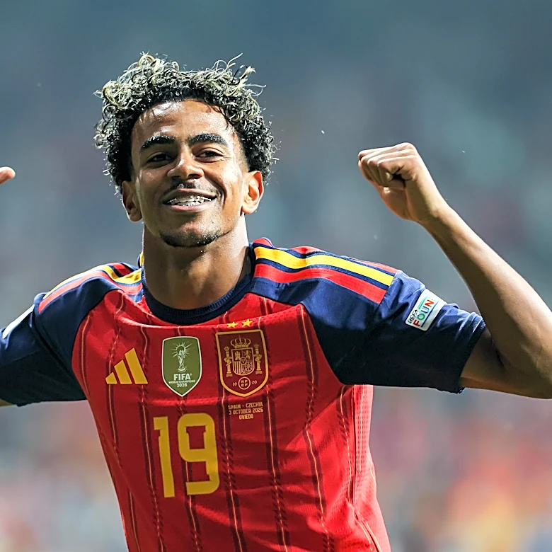 Lamine Yamal dishes on how FC Barcelona would match up with Bayern Munich, PSG