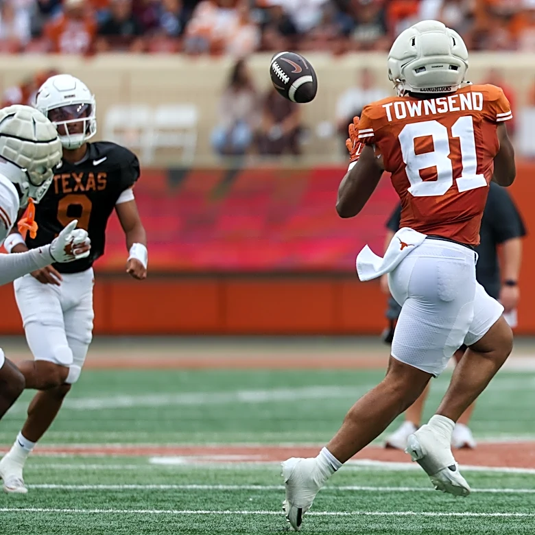 Texas TE Nick Townsend removed from Thursday injury report