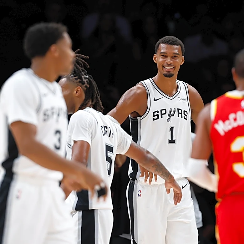 Spurs start strong but lose first preseason game to the Hawks