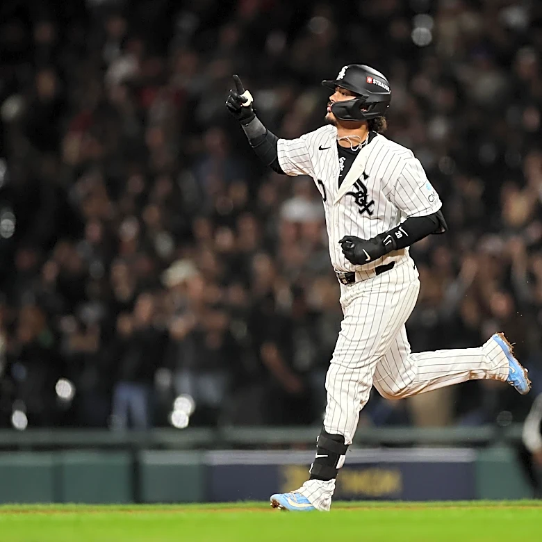 Guardians pull away with six-run sixth