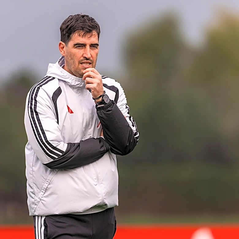 Andoni Iraola Dealing with Striker Depth Crisis Ahead of City Clash