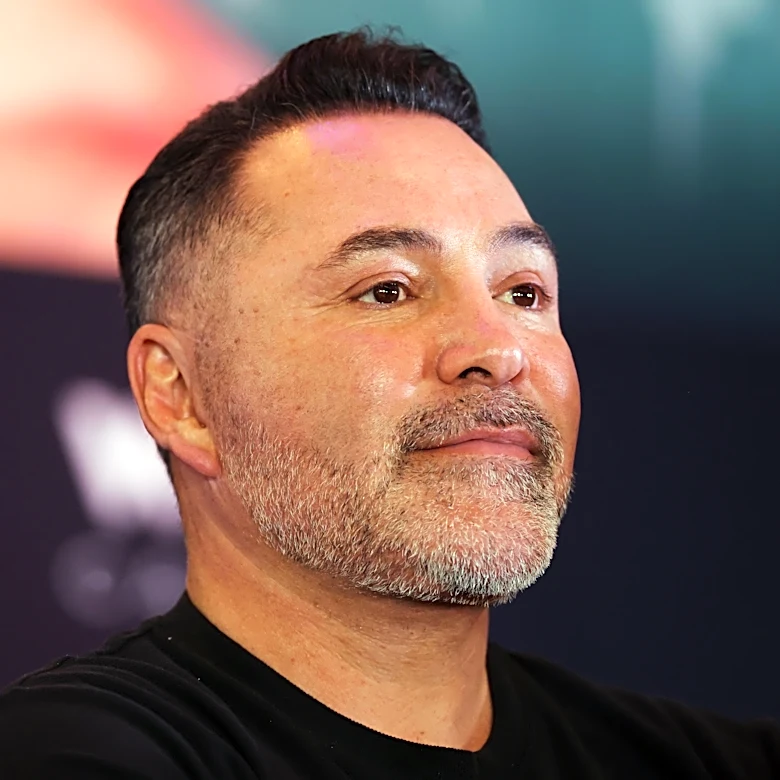 ‘The way he locks in is remarkable’: Oscar De La Hoya praises Floyd Schofield ahead of weekend title fight