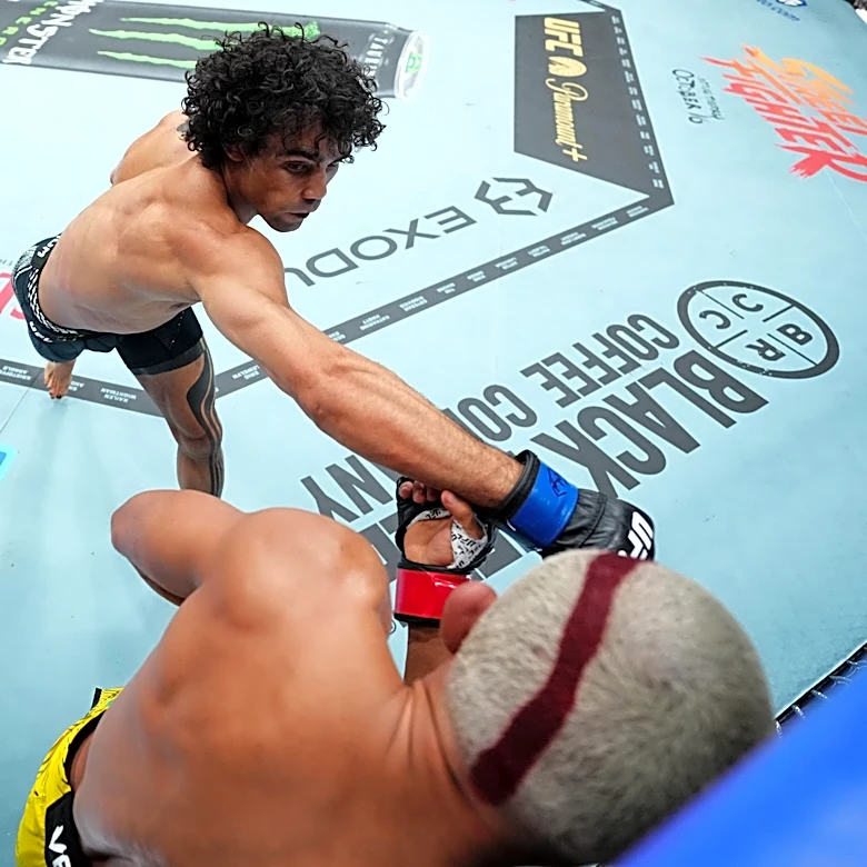 Sean O’Malley’s coach says ‘Suga’ to skip Payton Talbott and wait for title shot