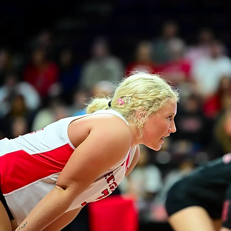 Volleyball Out-Kills Minnesota, but Gets Stuffed 11 Times in a Four-Set Loss