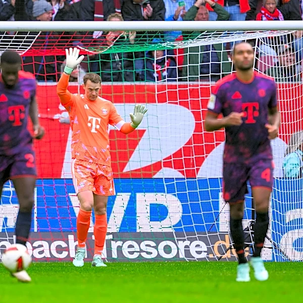Vincent Kompany backs Manuel Neuer after massive gaffe during 2-2 draw with FC Augsburg