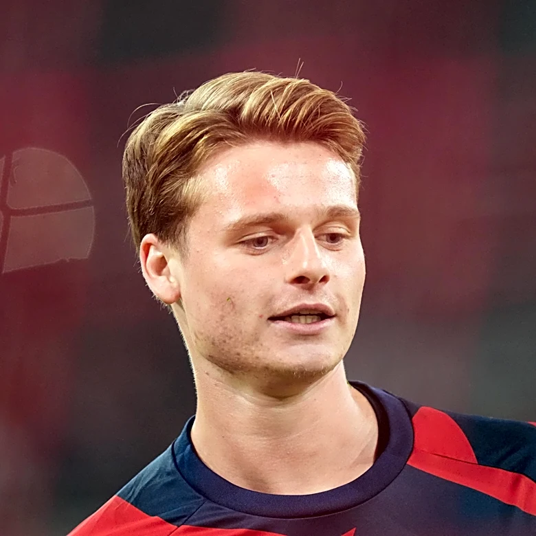 Vincent Kompany deflects question on Jonas Urbig starting in goal