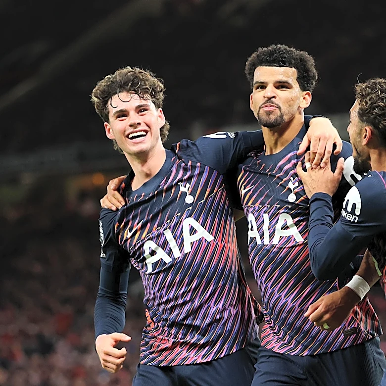 Manchester United 1-1 Tottenham Hotspur: Spurs see red but rescue point