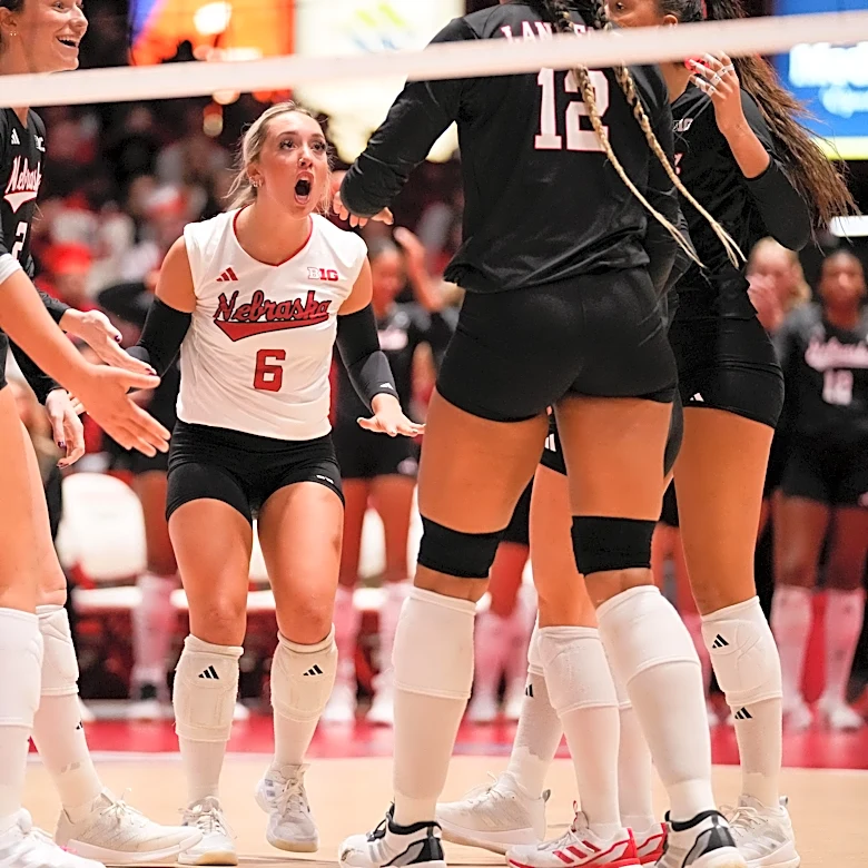 Badgers Game Thread vs. No. 1 Nebraska Cornhuskers: Biggest match of the season
