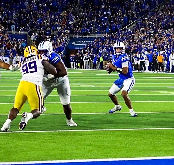 Kenny Minchey hits an achievement no other Kentucky Football quarterback has reached