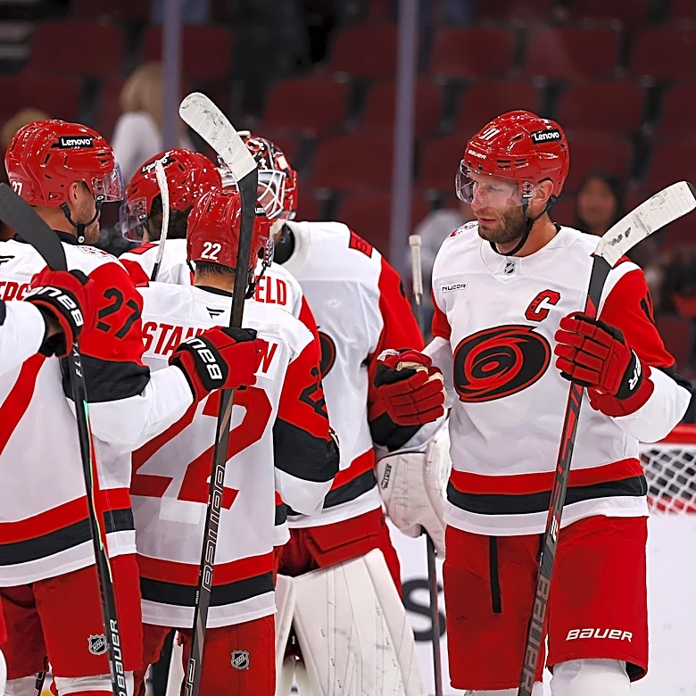Hurricanes 5, Blackhawks 2