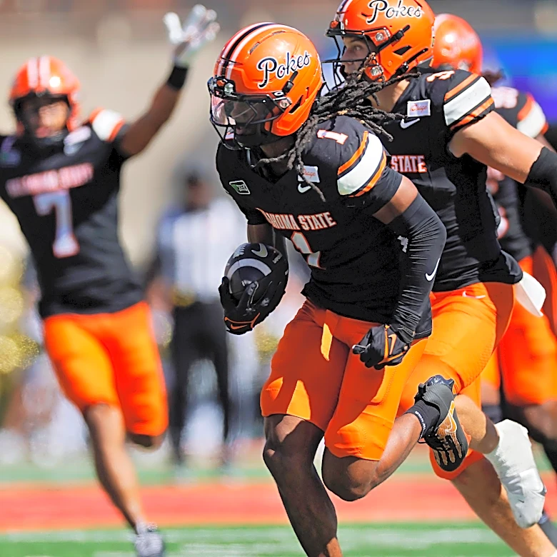 Oklahoma State pulls ahead in fourth quarter, defeats UCF 42-28