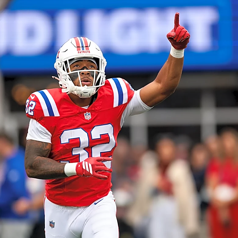 TreVeyon Henderson injury: Patriots RB leaves Raiders game in first half
