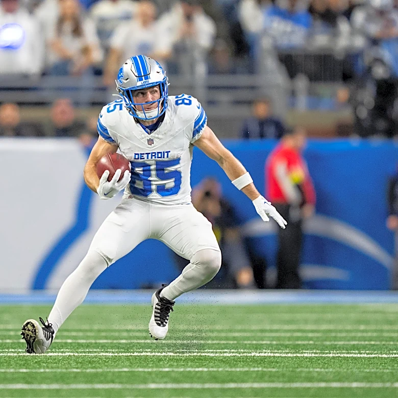 Injury updates: 2 Detroit Lions carted off in first half vs. Cardinals