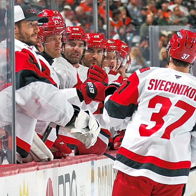 Hurricanes 4, Flyers 1