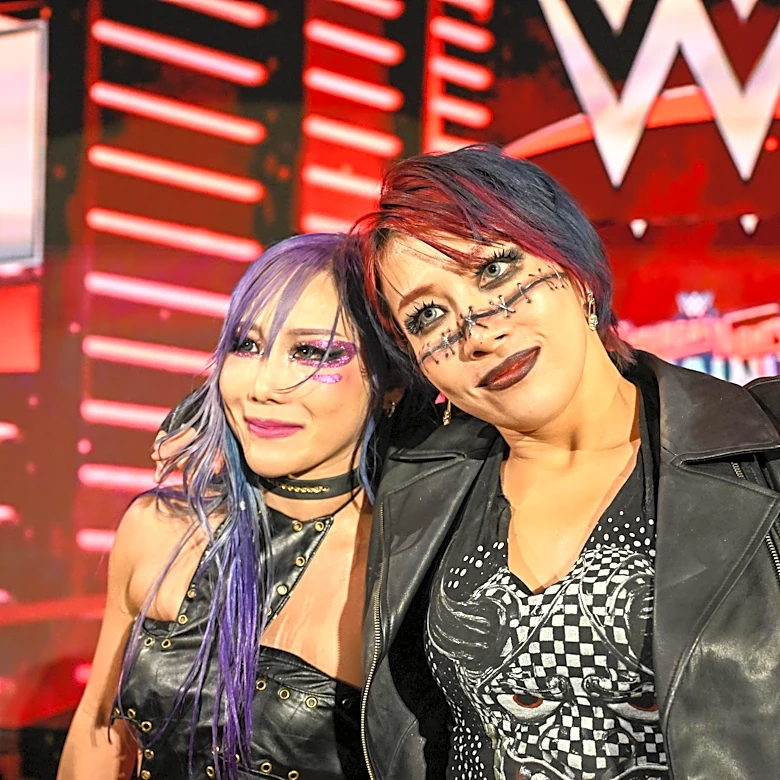 Kairi Sane and Asuka reunite (sort of)