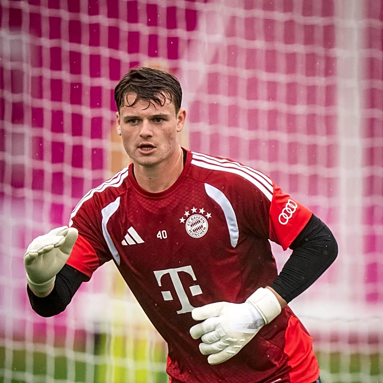 Bayern Munich likely to start Jonas Urbig vs. Viking due to Manuel Neuer foot issue