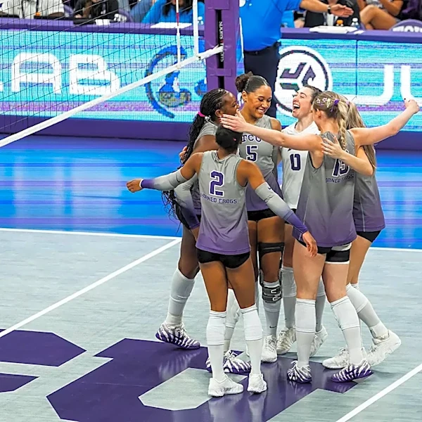 Volleyball: Becca Kelley, Jalyn Gibson lead No. 8 TCU to sweep over Arizona