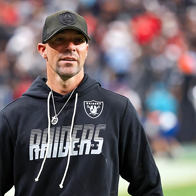 Honeymoon period for Rob Leonard is over after Las Vegas Raiders give up 45 points in loss to New England Patriots