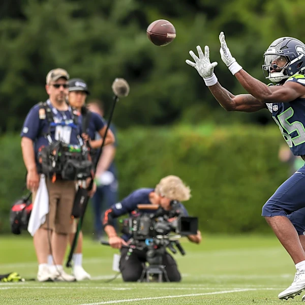 Seahawks activate special teams ace Irv Charles onto 53-man roster