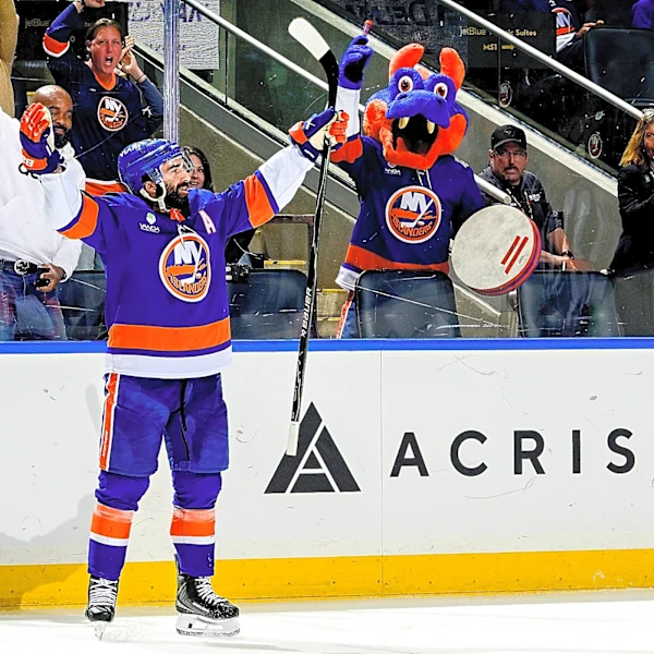 Islanders 3, Canucks 2: Palmieri pair prevails