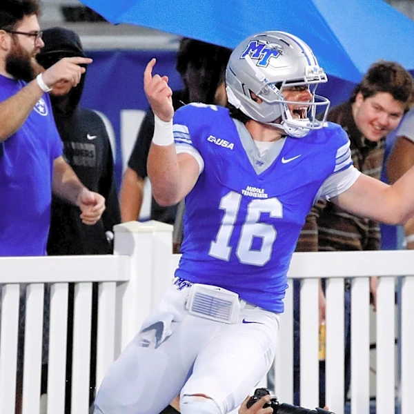 Middle Tennessee emerges over Delaware, 33-30, in duel with seven lead changes