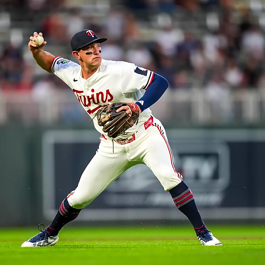 Brooks Lee named Gold Glove finalist