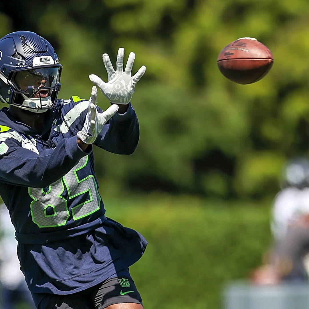 Seahawks elevate pair of special teams players for Broncos game