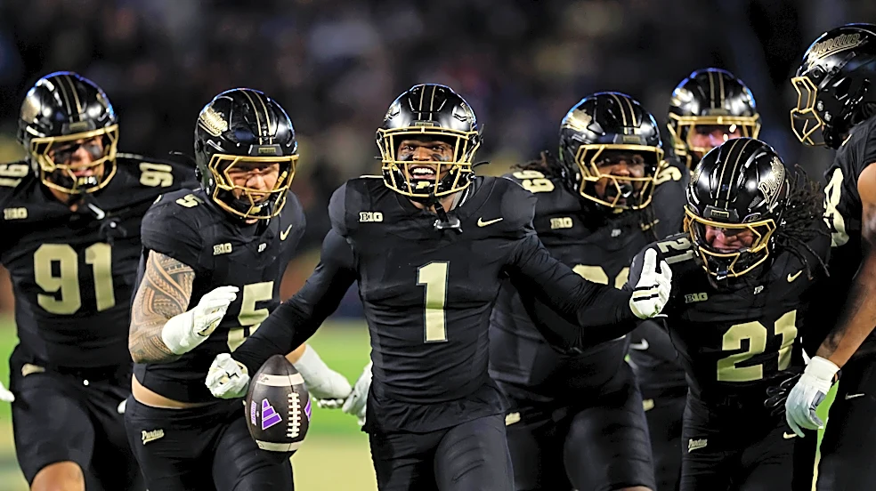 Despite Nabbing 5 Turnovers Purdue Falls to Washington 38-26