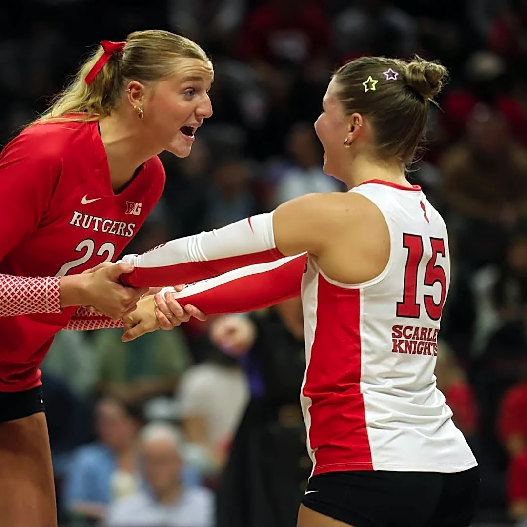 Volleyball Drops Five Set Points & Falls to #20 Washington 33-31 in the Fourth