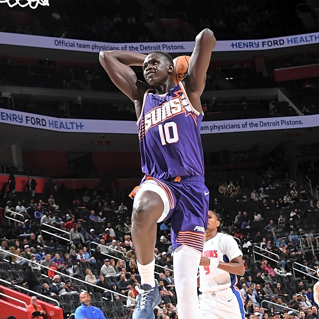 The Suns have a center debate, and fans have picked a side