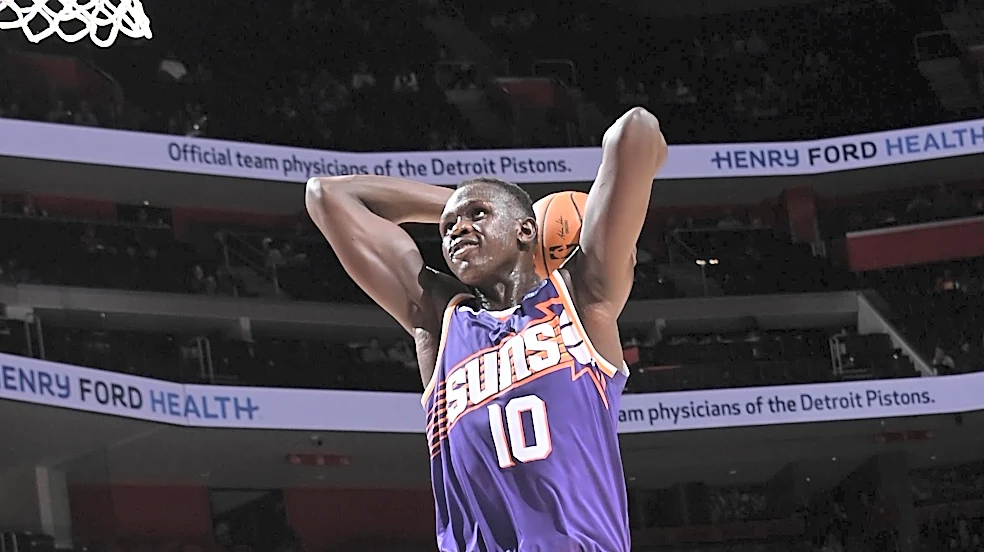 The Suns have a center debate, and fans have picked a side