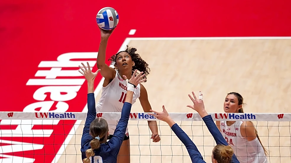 Badgers bounce back from loss to Nebraska with sweep