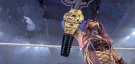 Mercedes’ mask made the difference against Thekla at WrestleDream