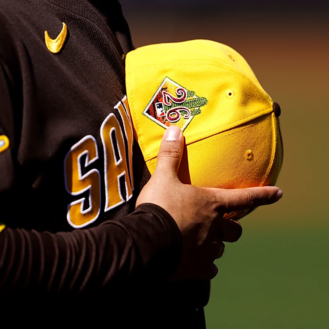 Padres sign international free agent to minor-league deal